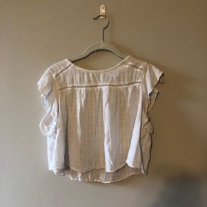 URBAN OUTFITTERS crop blouse with cute details